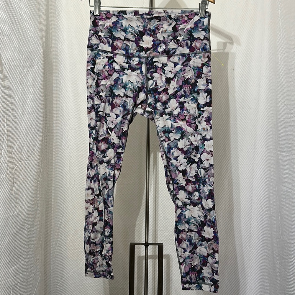Lululemon crop leggings with 10.5 rise SZ 10